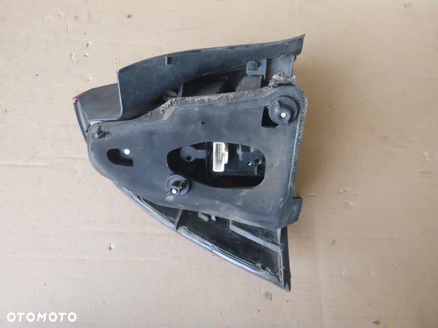 LAMPA PRAWY TYŁ PRAWA TYLNA W BŁOTNIK CITROEN C5 I LIFT SEDAN 04-08 - 8
