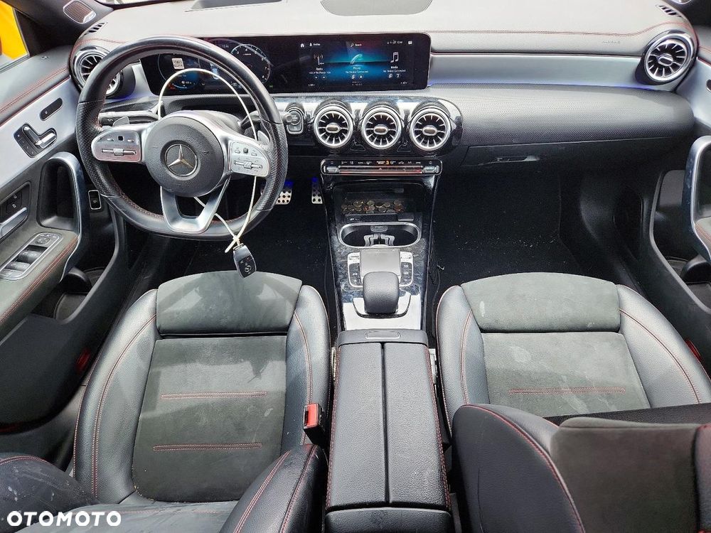 Mercedes-Benz CLA 250 4Matic 7G-DCT AMG Line - 10