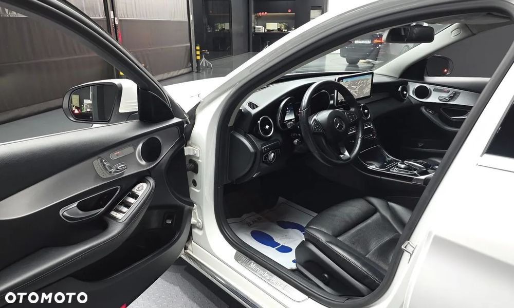Mercedes-Benz Klasa C 220 d 4MATIC 9G-TRONIC - 11