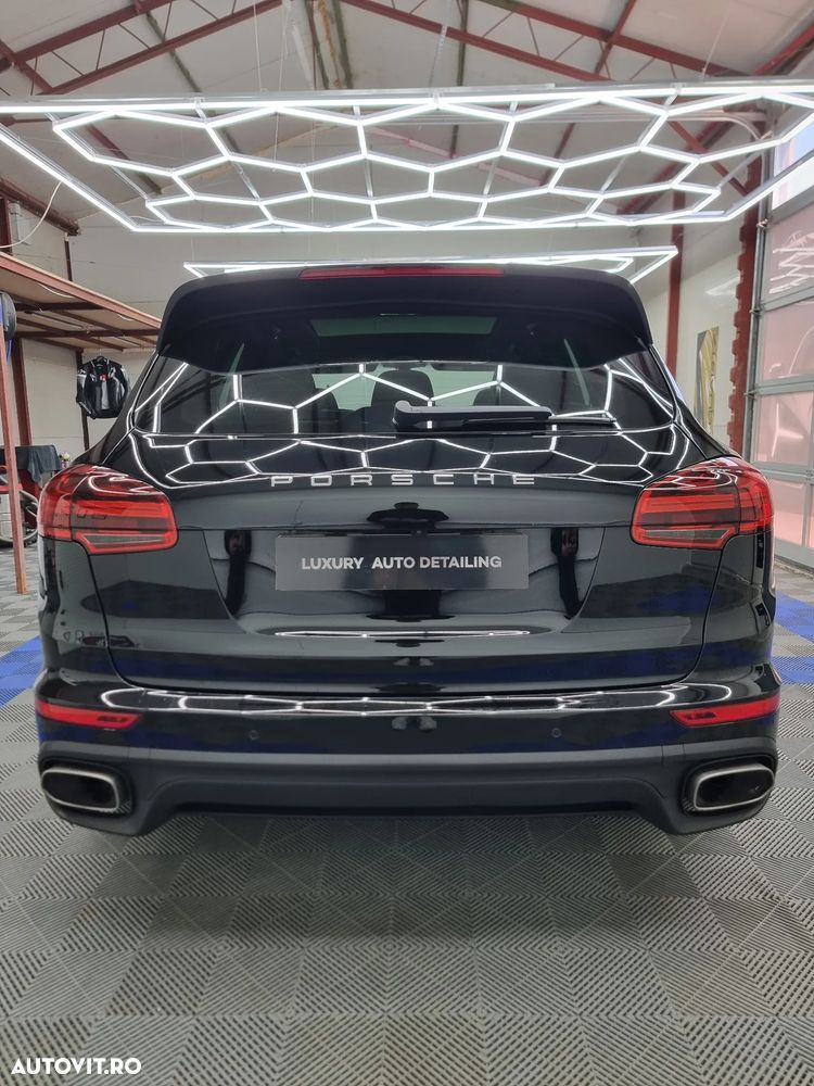 Porsche Cayenne - 19