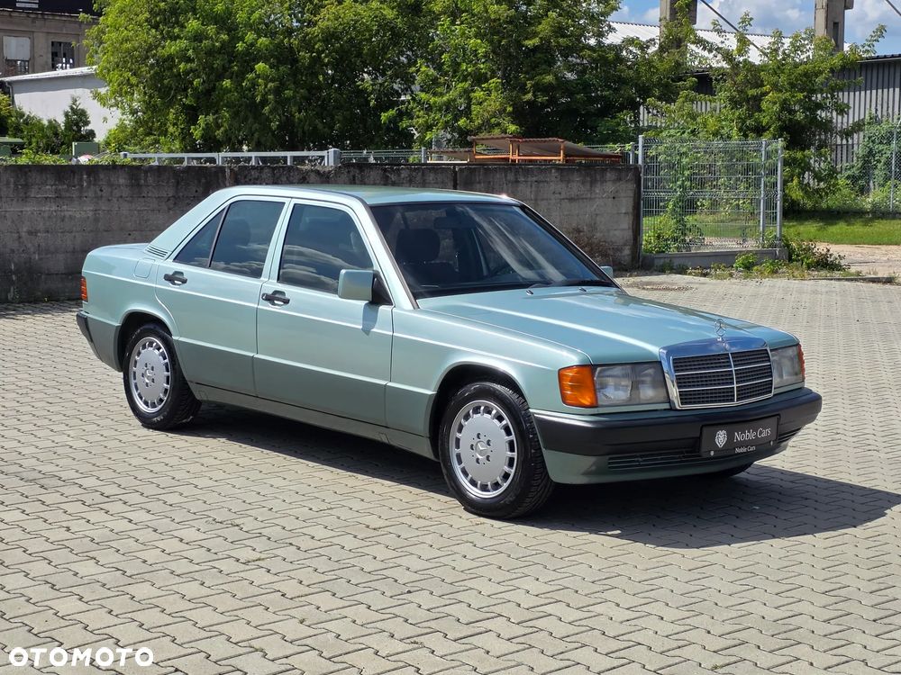 Mercedes-Benz W201 (190) - 1