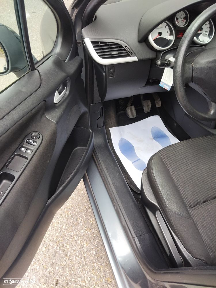 Peugeot 207 - 14