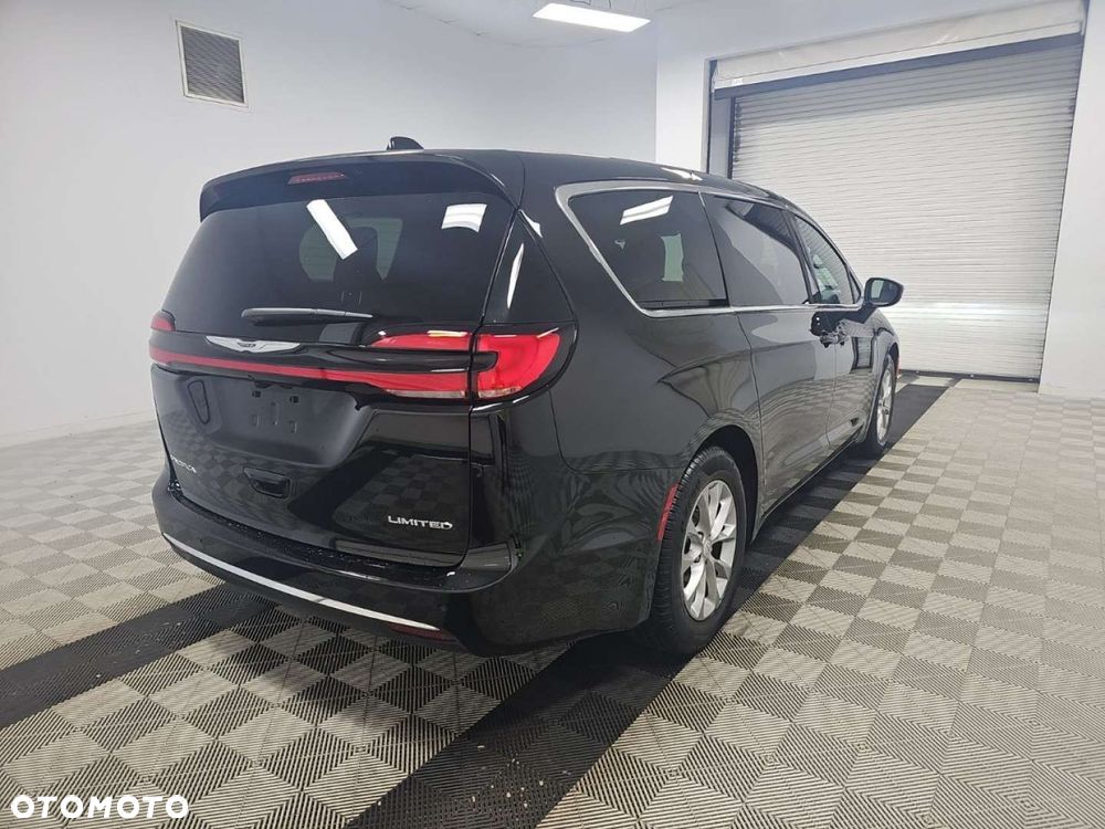 Chrysler Pacifica - 5