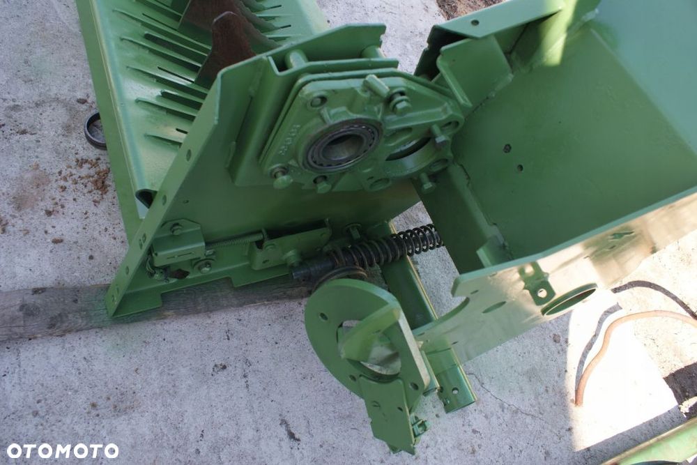 PODŁOGA PRASY RAMA PODBIERACZA 592 JOHN DEERE 08R - 5
