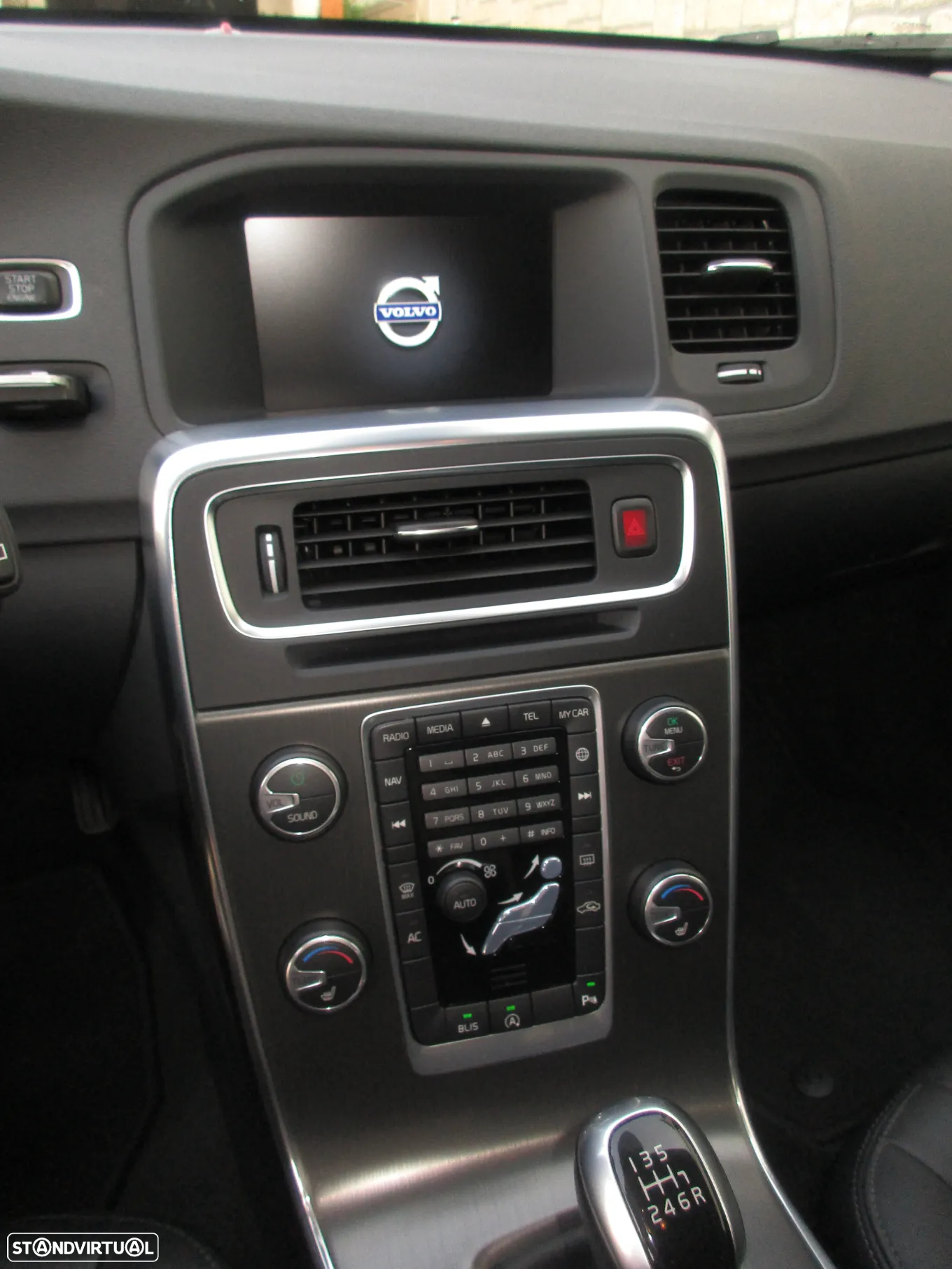 Volvo V60 2.0 D4 Momentum - 31