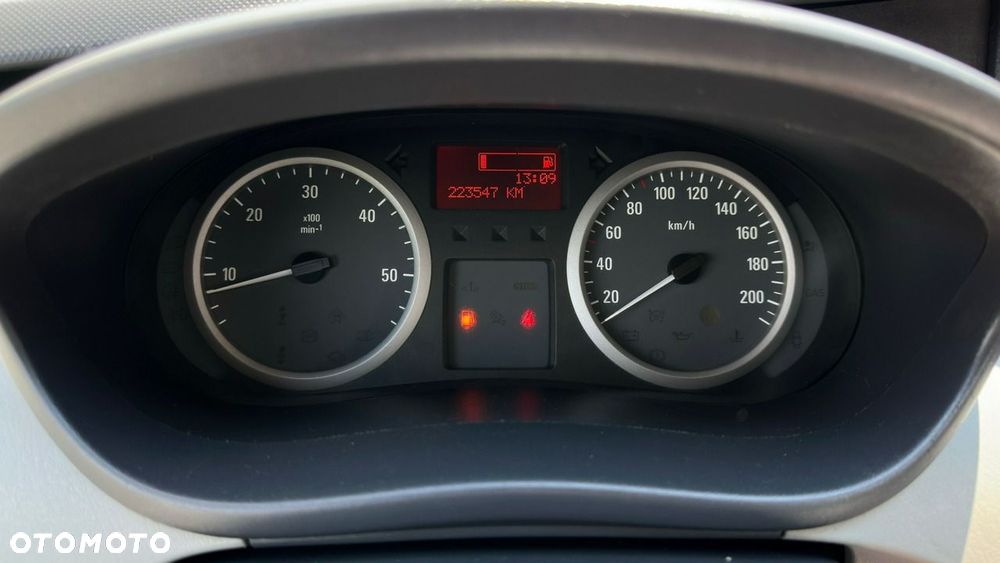 Opel Vivaro - 24