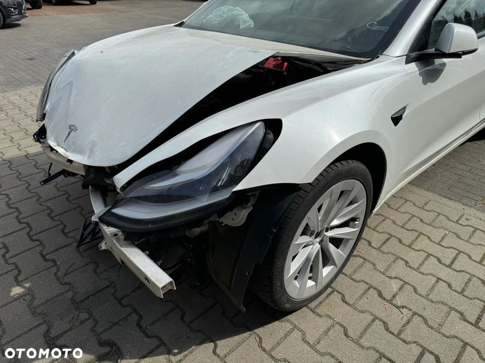 Tesla Model 3 - 8