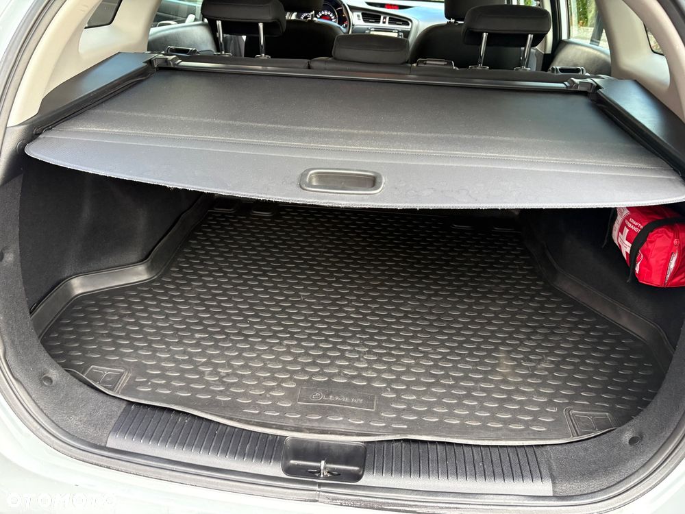 Kia Ceed - 22
