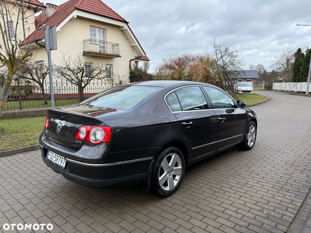 Volkswagen Passat 2.0 TDI DPF Highline - 4