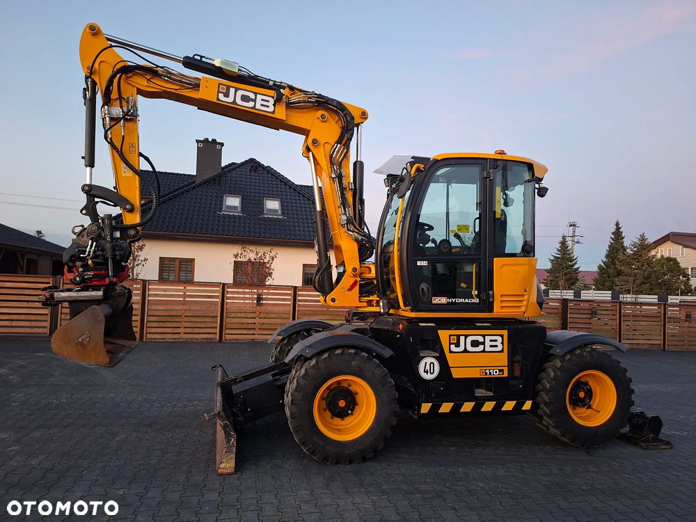JCB HD110 ROTOTILT ze szczypcami HYDRADIG 110W - 1