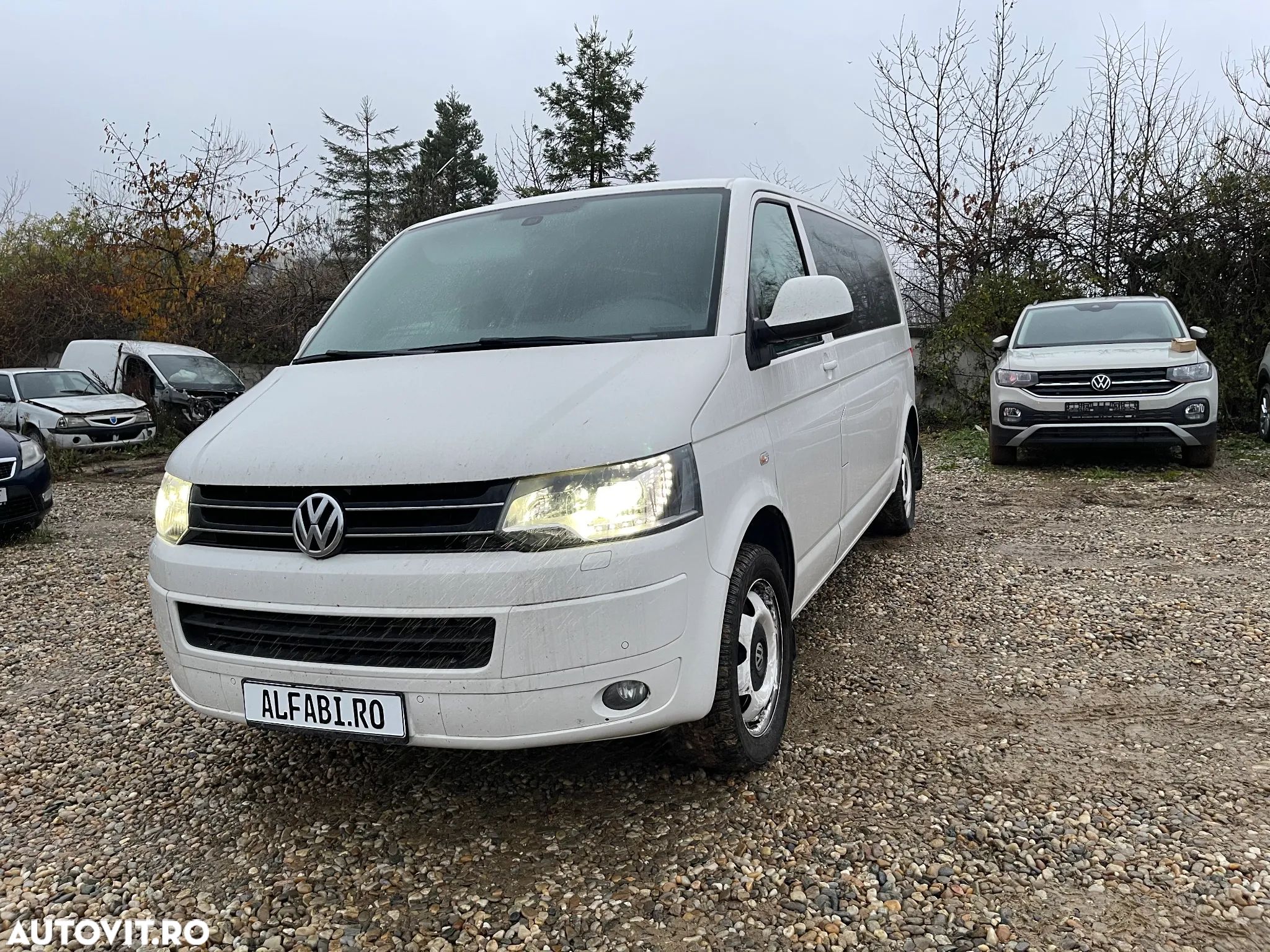 Volkswagen Caravelle - 1