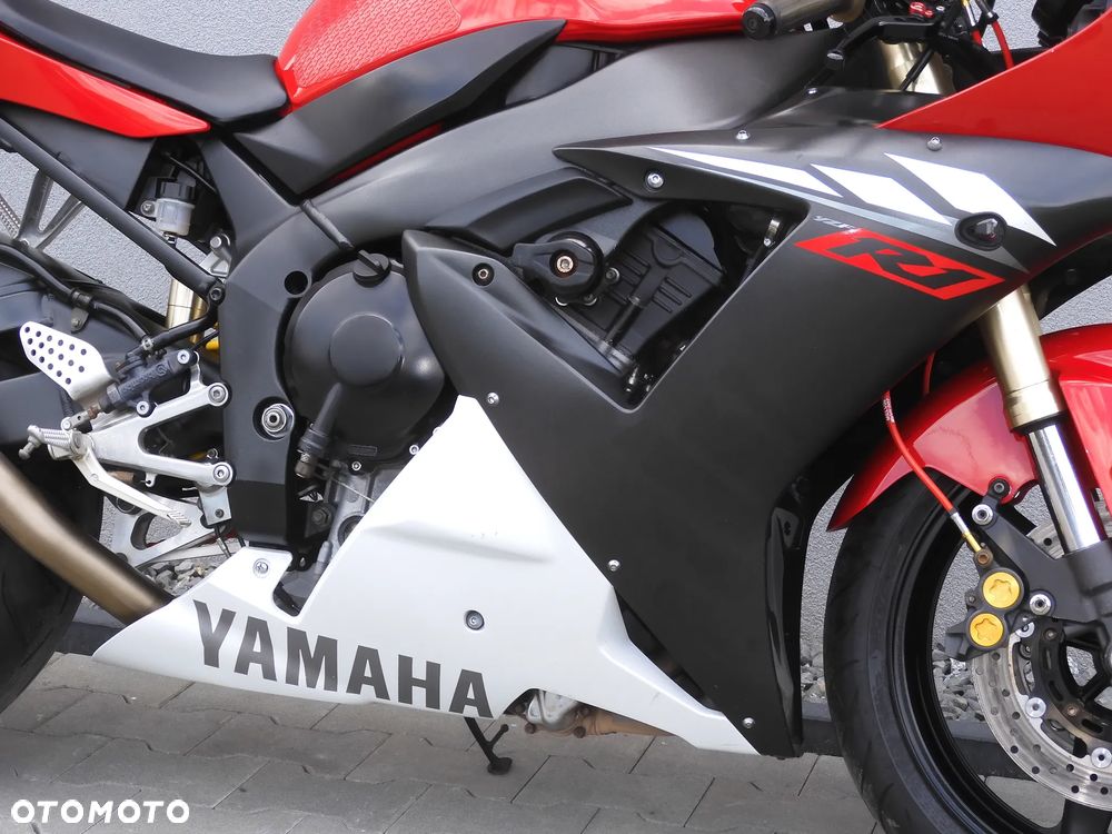 Yamaha R1 - 14