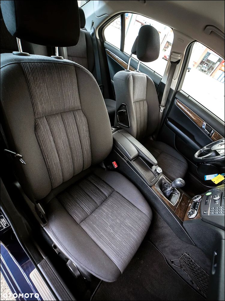 Mercedes-Benz Klasa C 180 Kompressor BlueEFFICIENCY Elegance - 36