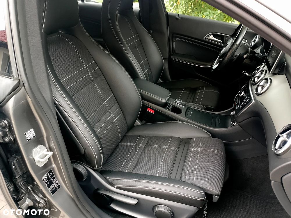 Mercedes-Benz CLA 200 7G-DCT SCORE - 16