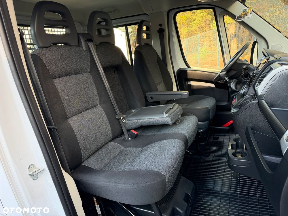Fiat Ducato Maxi Doka 7 osób / Skrzynia 3.3m / Wzmocniony Koła 16'' / Podwójne resory / Ładowność 1285kg / Bogate wyposażenie / Serwisowany / FV23% / Salon PL - 35