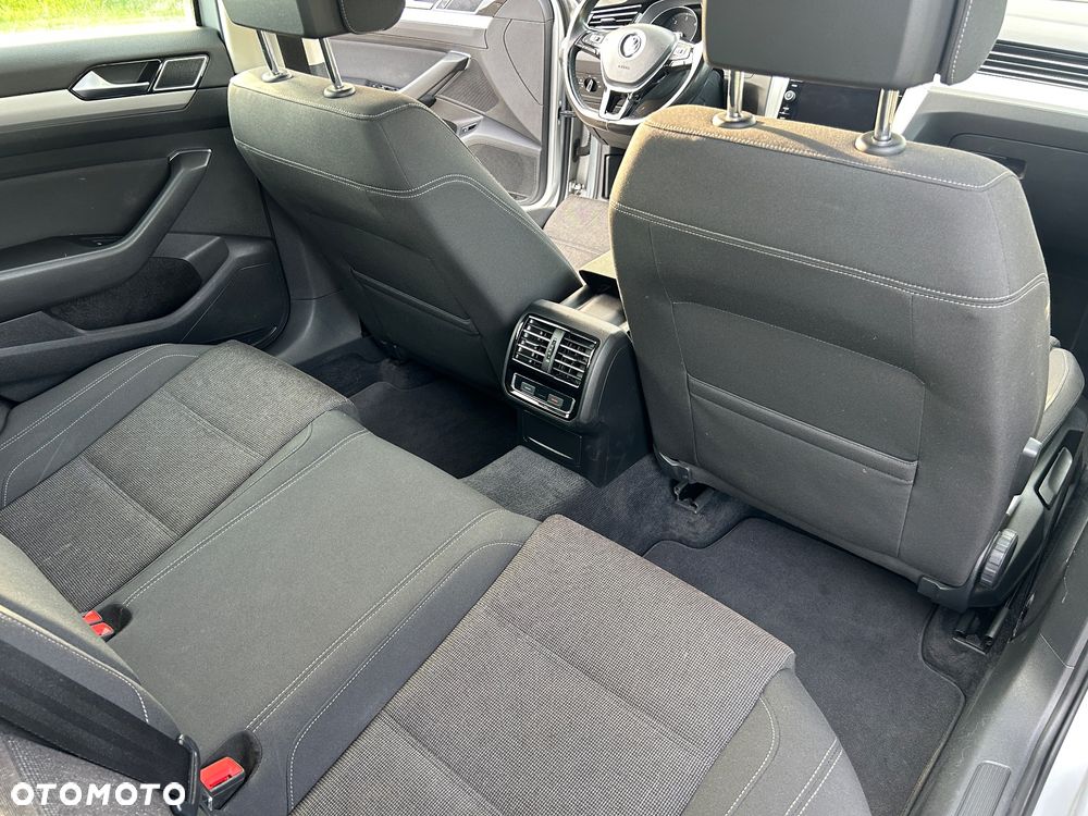 Volkswagen Passat 2.0 TDI SCR Comfortline - 22