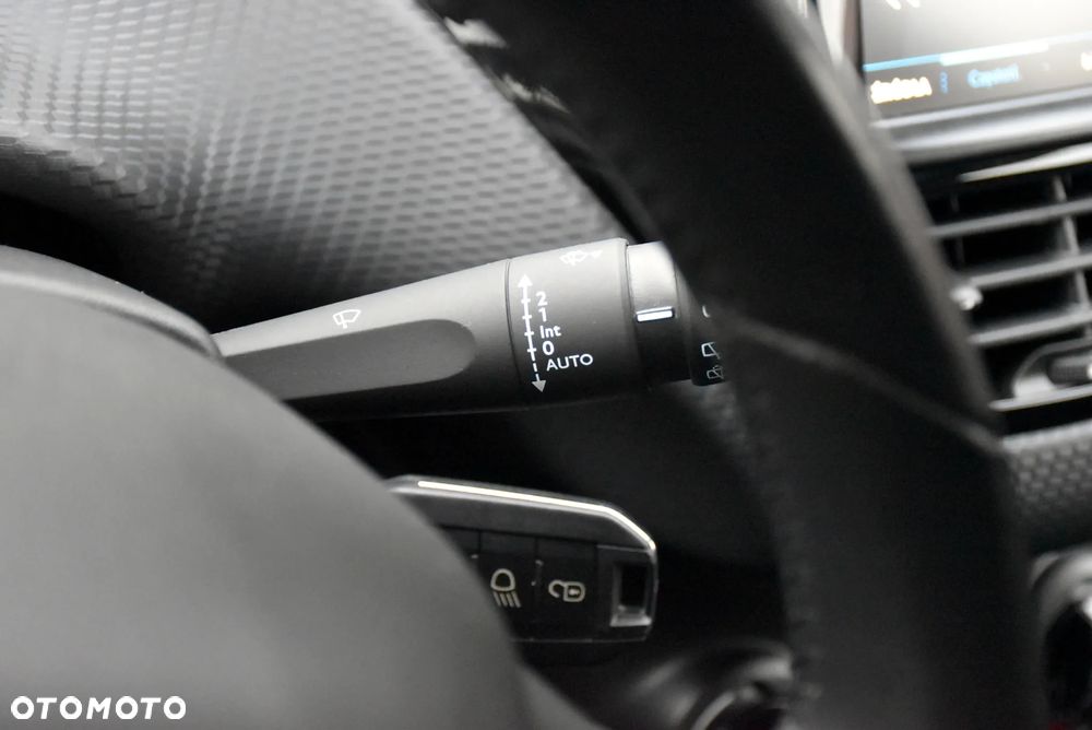 Peugeot 208 - 24