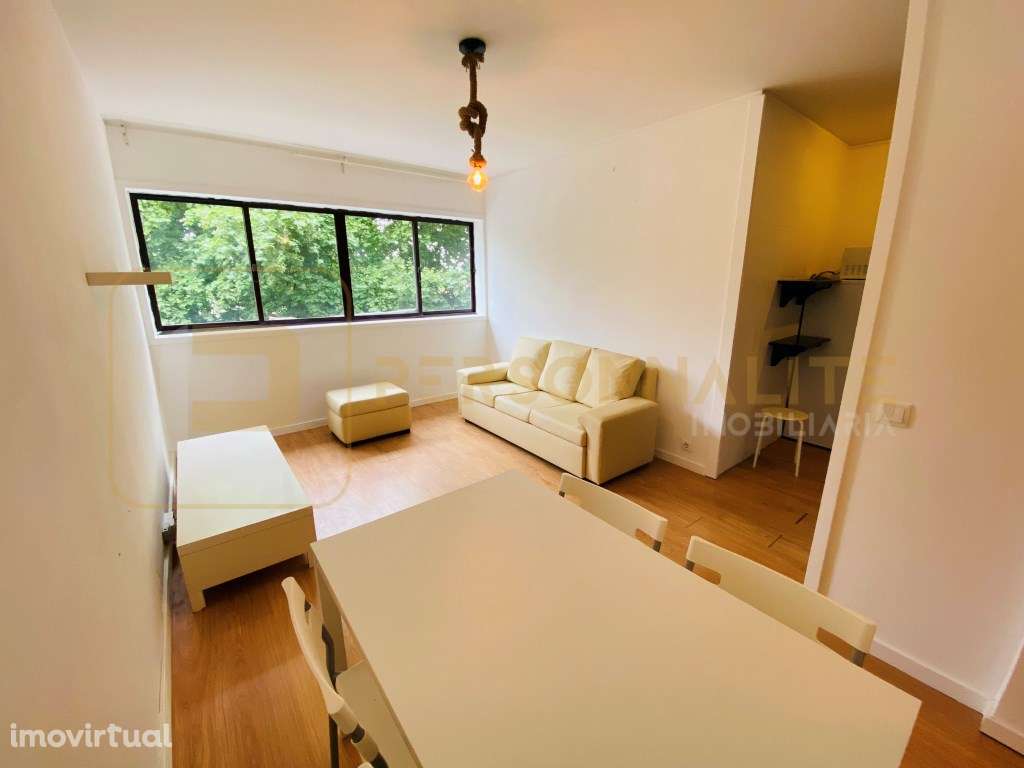 Apartamento T1 Mobilado - Av. Dom João IV - Grande imagem: 2/14