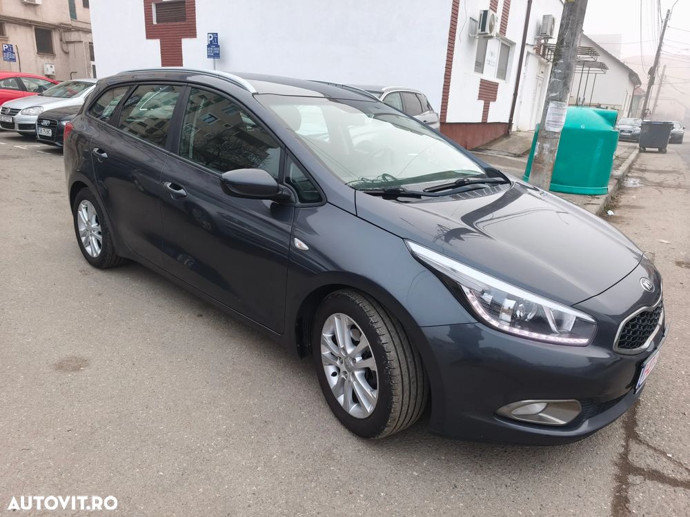 Kia Ceed 1.6 CRDi 128 ISG SW Platinum Edition - 2