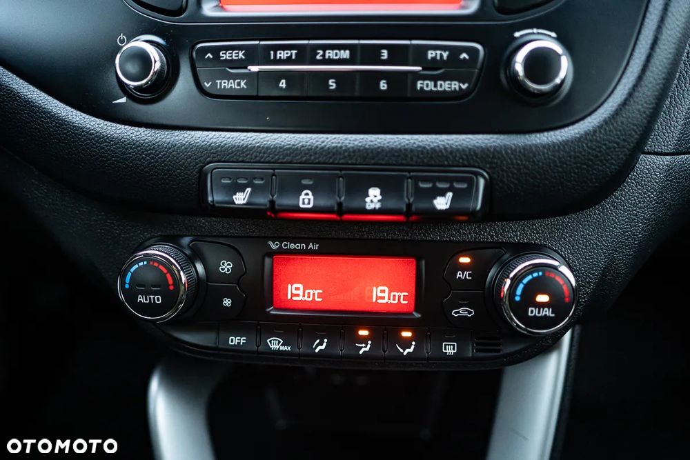 Kia Ceed 1.6 GDI Dream Team Edition - 16