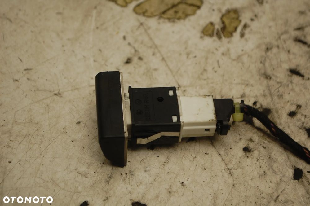 PRZEŁĄCZNIK PRZYCISK AWARYJNYCH 3T0953235A SKODA SUPERB II 3T0953235C - 4