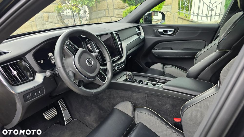 Volvo XC 60 T6 Plug-In Hybrid AWD Ultra Dark - 11