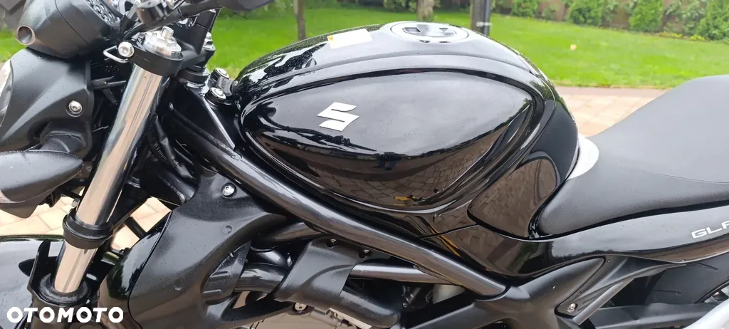 Suzuki GSR - 35