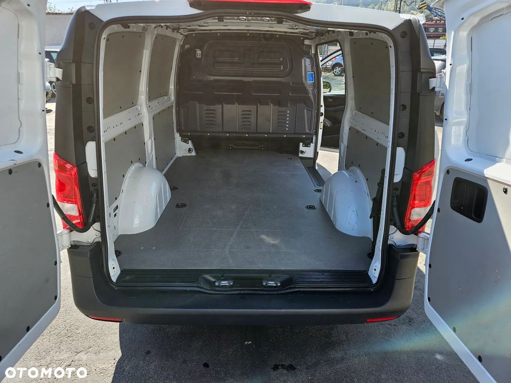 Mercedes-Benz Vito 4x4 4matic automat rej.04 2023 long klima navi 3osobowy fvat23% - 11