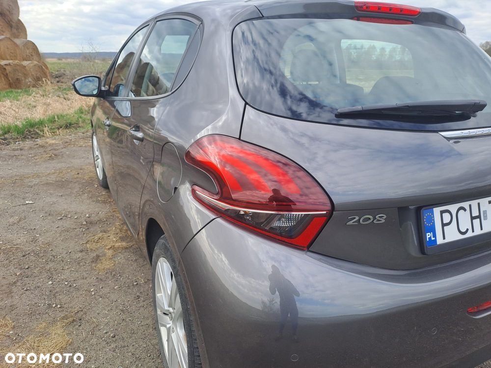 Peugeot 208 - 8