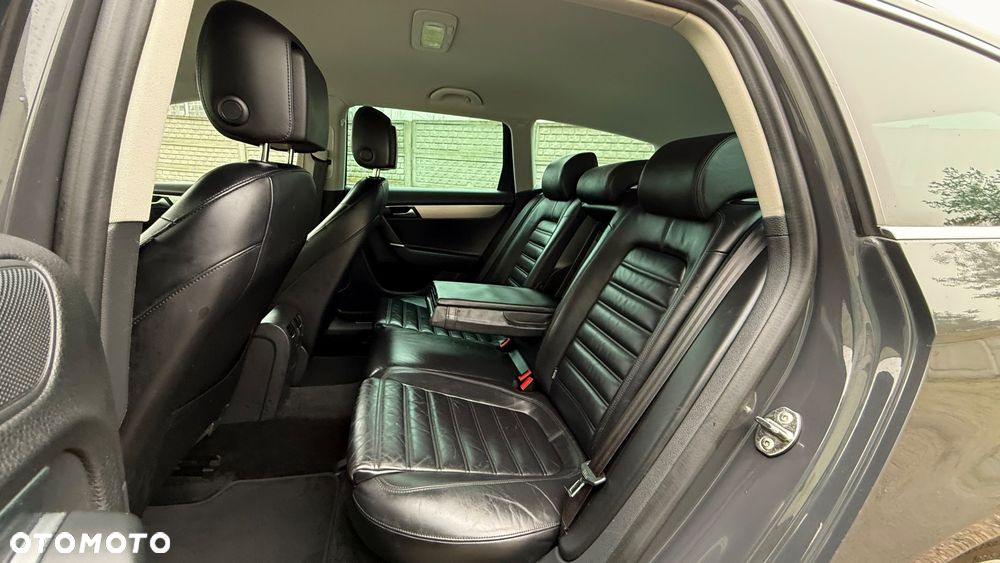 Volkswagen Passat 2.0 TDI BlueMotion Technology Exclusive - 37