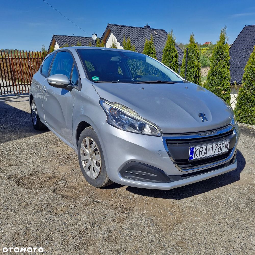 Peugeot 208 - 8