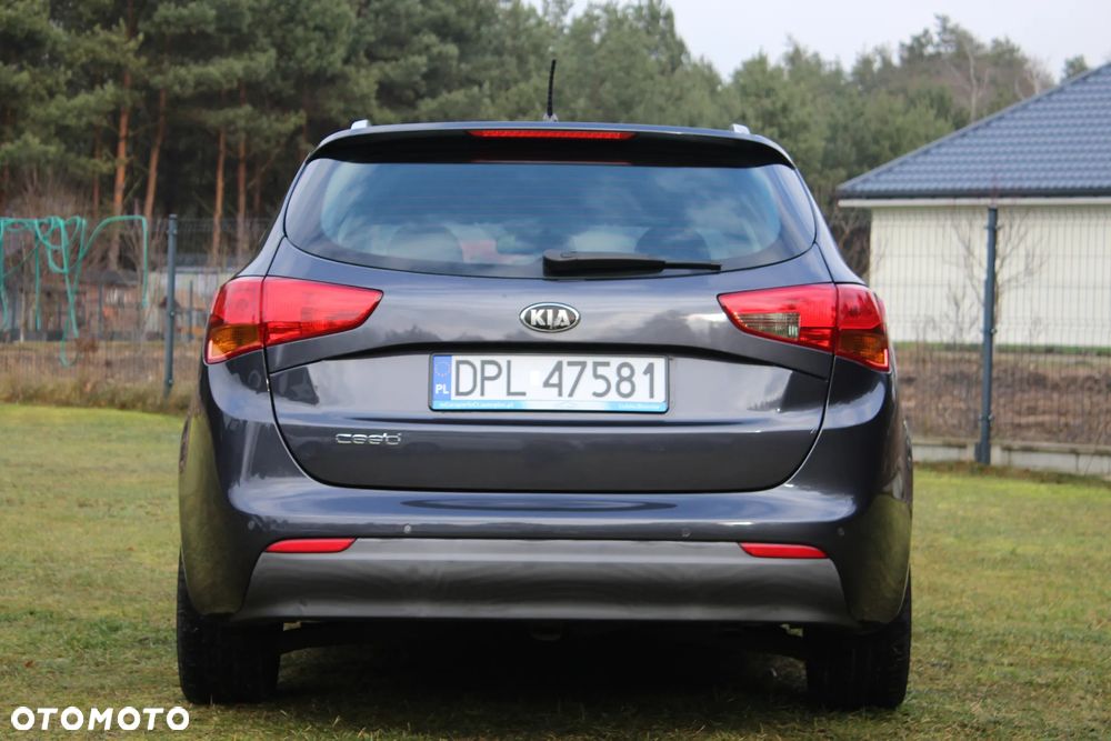Kia Ceed 1.6 GDI Dream-Team Edition - 12