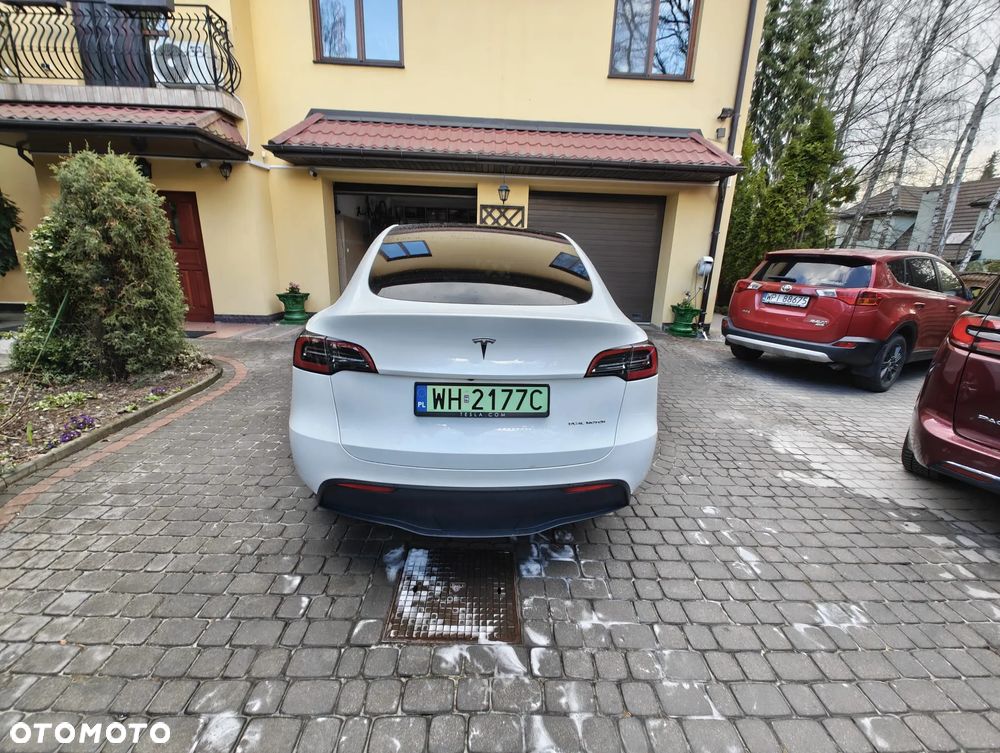Tesla Y Performance AWD - 9