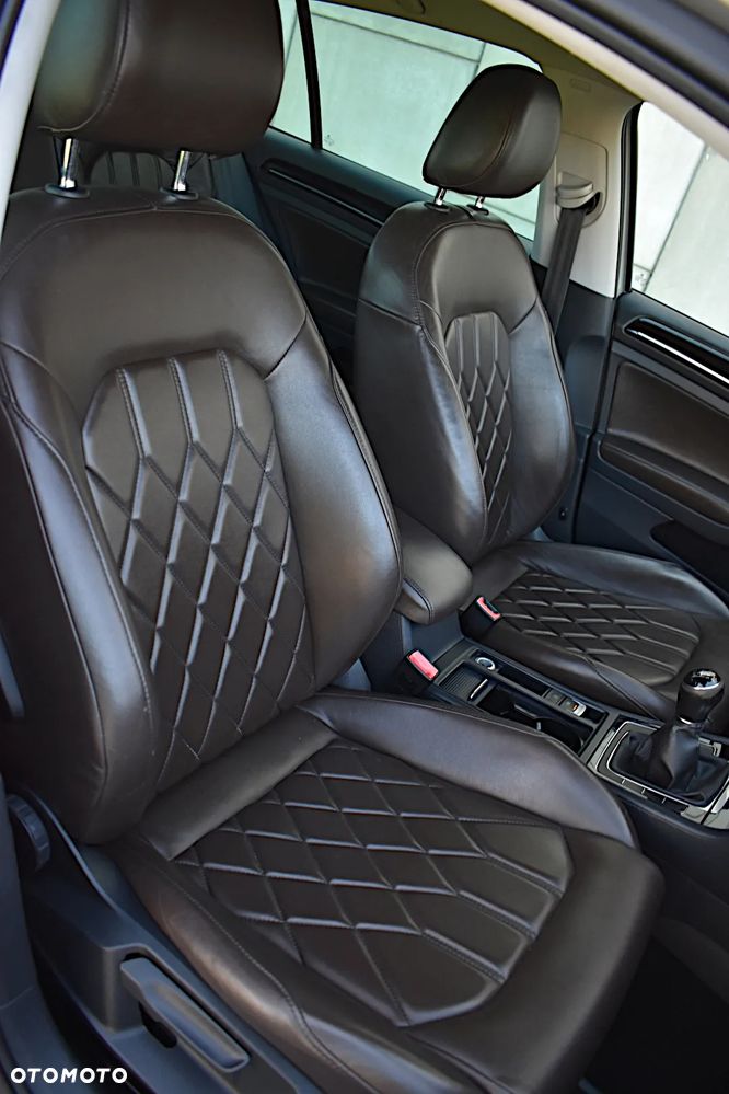 Volkswagen Golf - 33