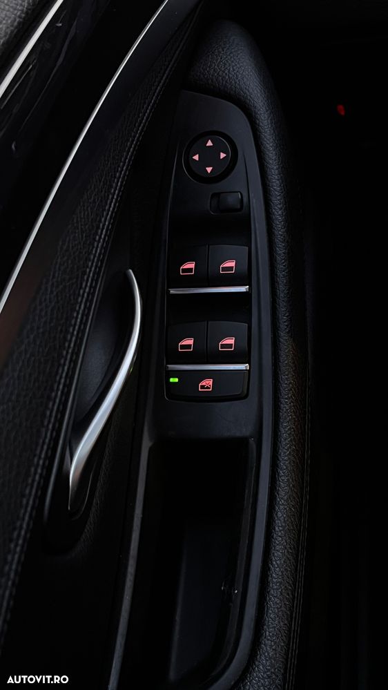 BMW Seria 5 525d xDrive AT - 32