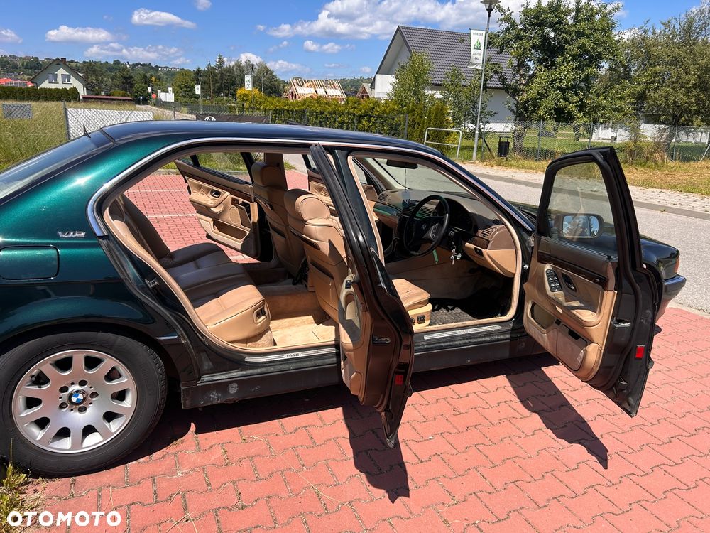 BMW Seria 7 750iL - 8