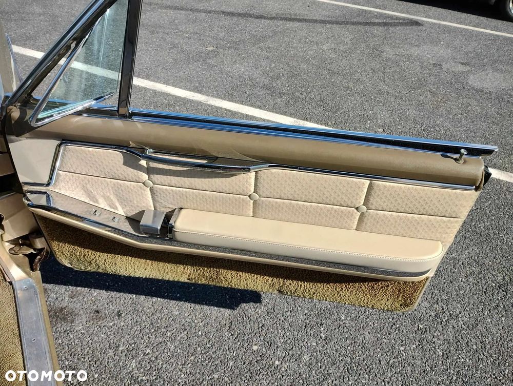 Cadillac Deville - 16