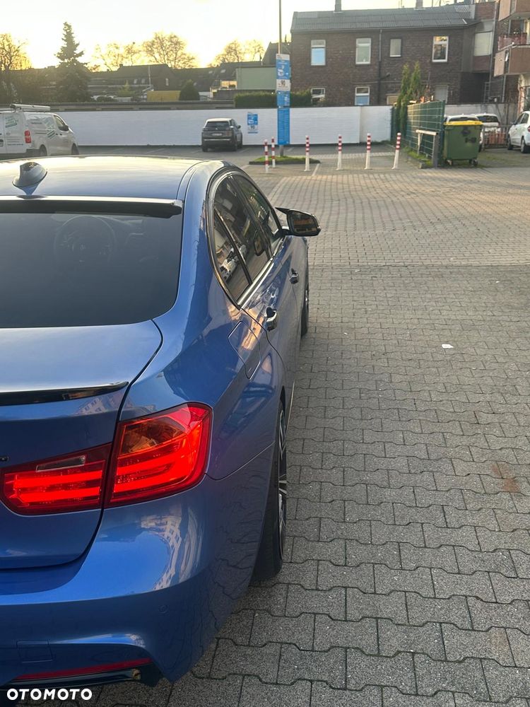 BMW Seria 3 320d xDrive - 14
