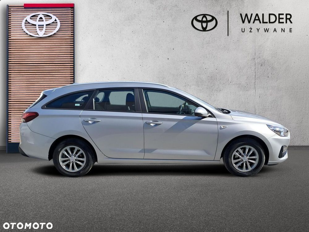 Hyundai i30 1.5 DPI Classic + - 7