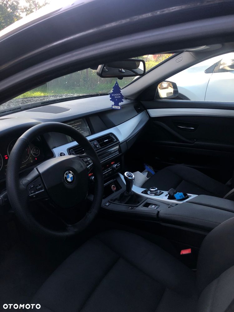 BMW Seria 5 525d Touring - 9