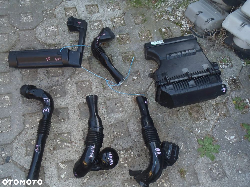 rura odma wlit powietrza obudowa osłona nakładka  rura rezonator wlot filtra powietrza pokrywa przednia doblo II bravo II mito musa idea stilo 1.4 16v t jet - 1