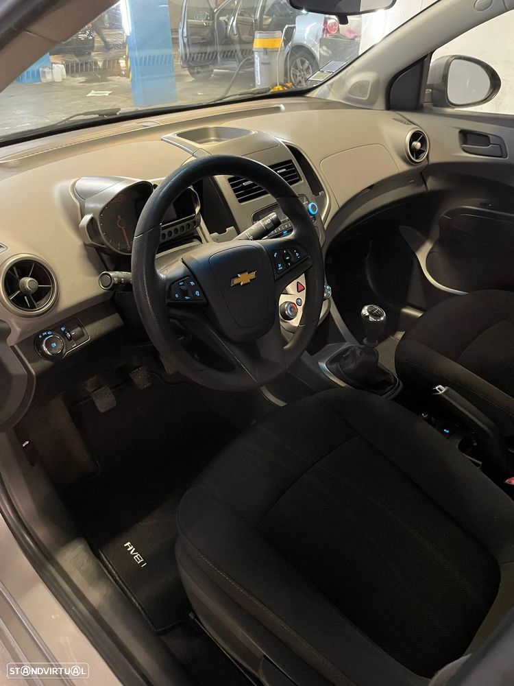 Chevrolet Aveo 1.2 LT - 12