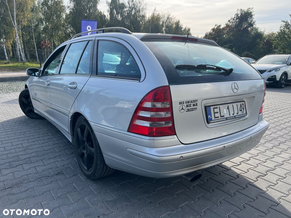 Mercedes-Benz Klasa C 180 Kompressor Automatik BlueEFFICIENCY Avantgarde - 4