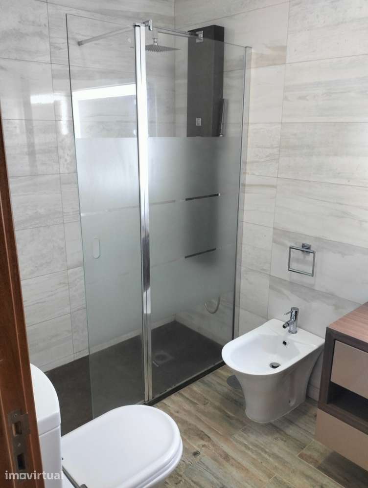 Apartamento T4 com piscina e garagem em Matosinhos frente ao mar - Grande imagem: 3/6