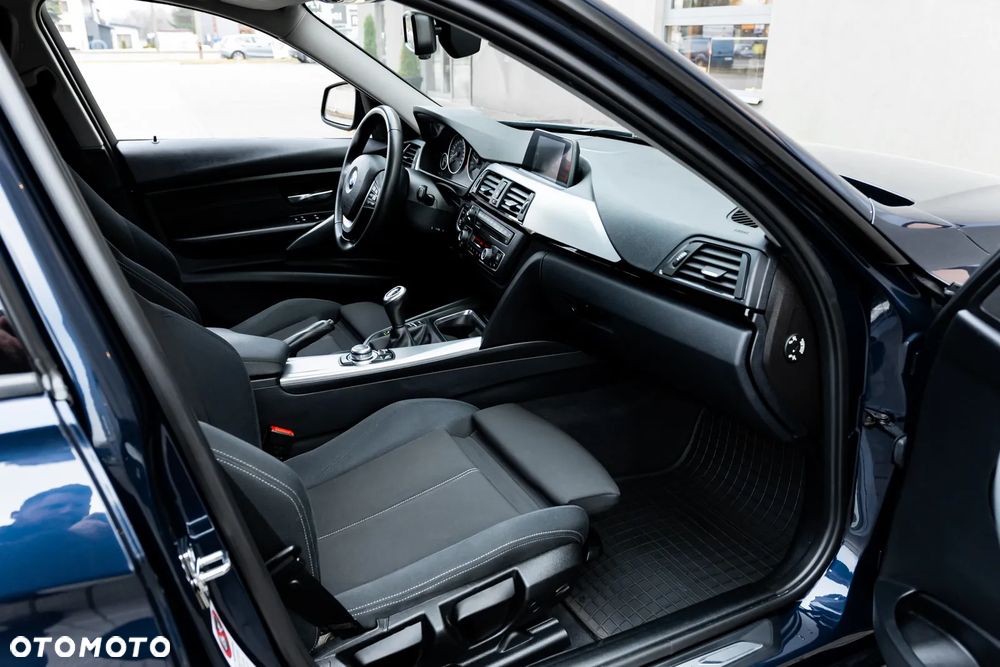 BMW Seria 3 320d DPF Edition Sport - 26