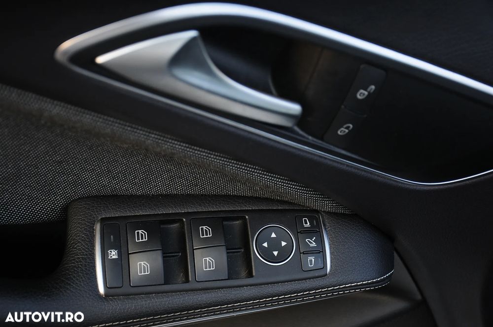 Mercedes-Benz A 180 AMG Line - 16