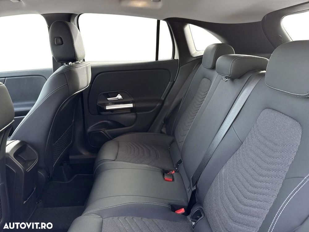 Mercedes-Benz GLA 180 d Aut. - 13