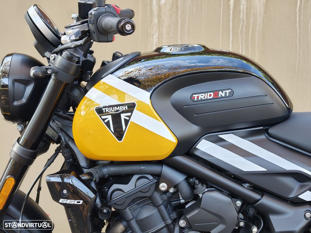 Triumph Trident 660 Cosmic Yellow - 11