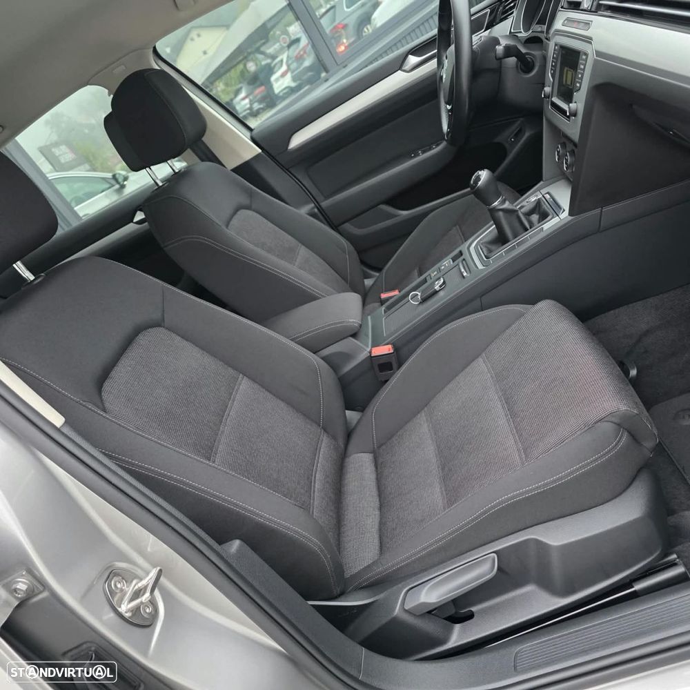 VW Passat 2.0 TDI Confortline - 30