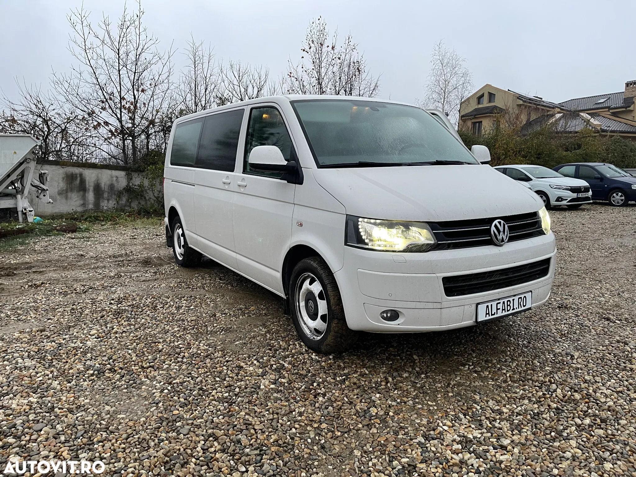 Volkswagen Caravelle - 2